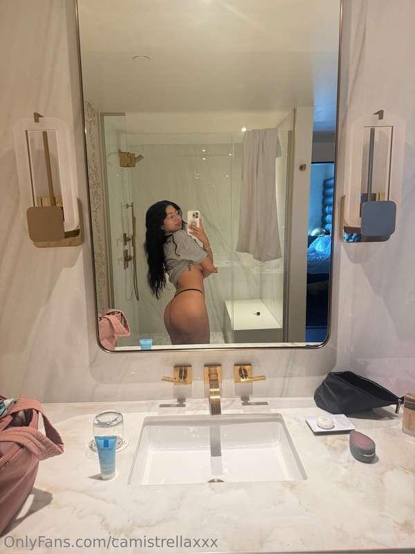 showering's fun with 2... join me? 💦