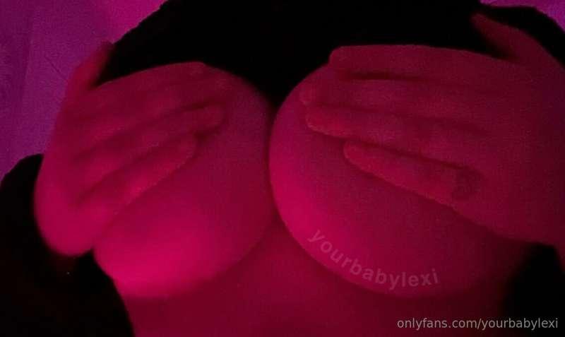 can i show you my bare pussy? dm me 😏