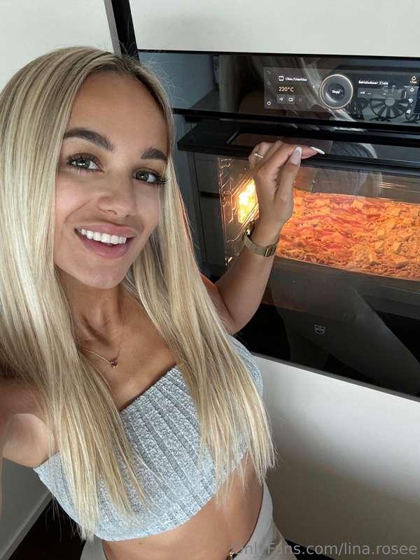 Ich habe mir heute eine selbst gemachte Pizza gemacht🍕 würde..