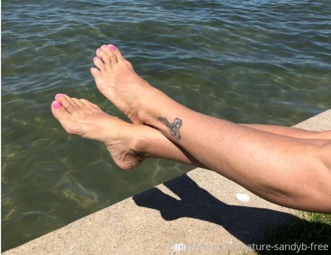 ** FEET LOVERS ** Got a few special requests for FEET / TOES..