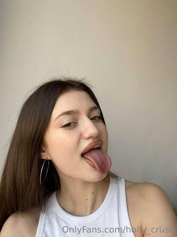 Maybe you should put something beon this tongue?🥵