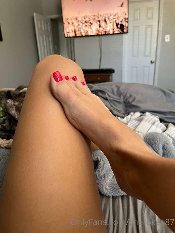 Just some simple feet pics!!