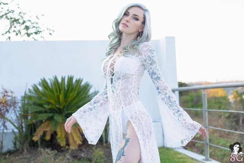 Stunning @itstorro is back in Member Review with her new set..