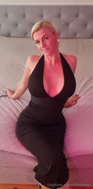 En af mine yndlingskjoler 😍🥰 Hvad synes du om den? 😘💗One of ..