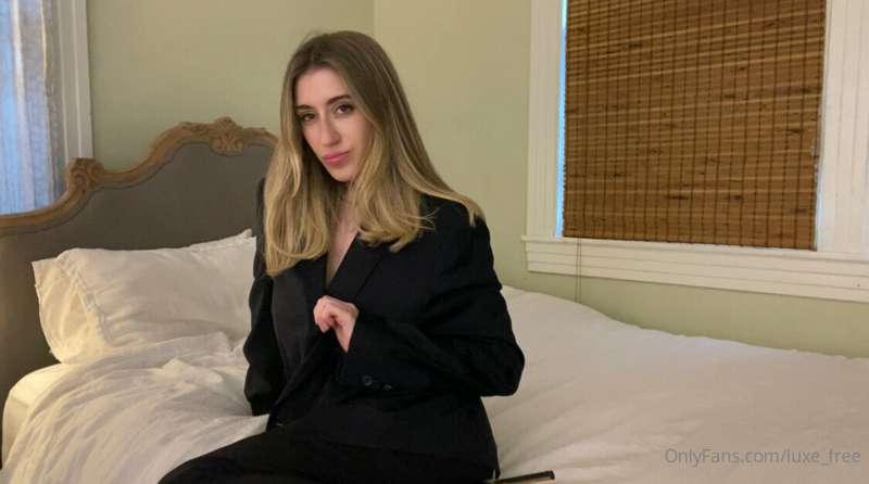 my vip is $3 right now @recliningnudes
https://onlyfans.com/..