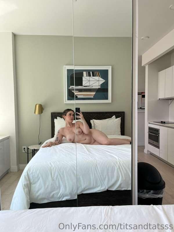 nudes in NYC 🗽🍎🌆