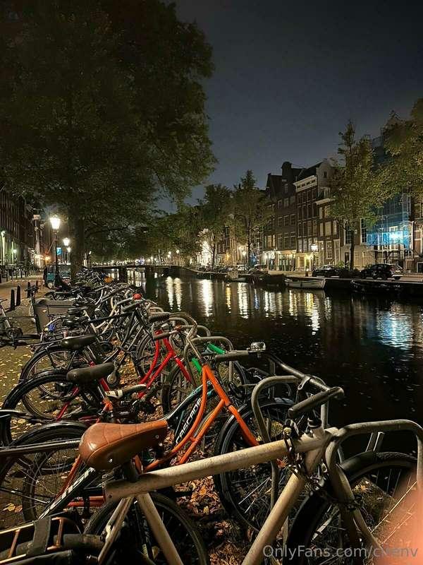 Little night time stroll through Amsterdam. Don’t mind if I ..