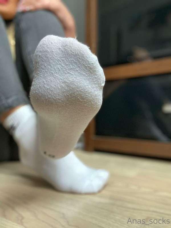 These socks are going to be destroyed today!😉✂️