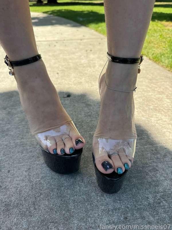 Hot heels 🔥
Would you like to see more? 😉
#Feet #foot #worshipping #heels #footfetish #footjob #shoejob #stockings #nylon #soles #toes #sandals #footlicking #wedges #pedi #manicure #longnails #nails #legs #highheels #mules #pedicure #shoes #feetfetish #legs #cumshot #cum #cumonfeet 