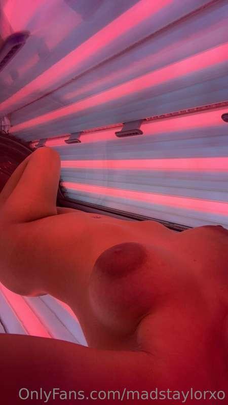 i like to take cheeky pics for u when im on the sunbed😉
