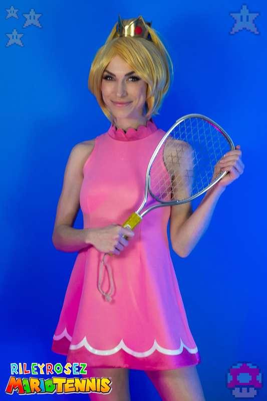 Princess Peach Slicing Through This Tennis Set!
