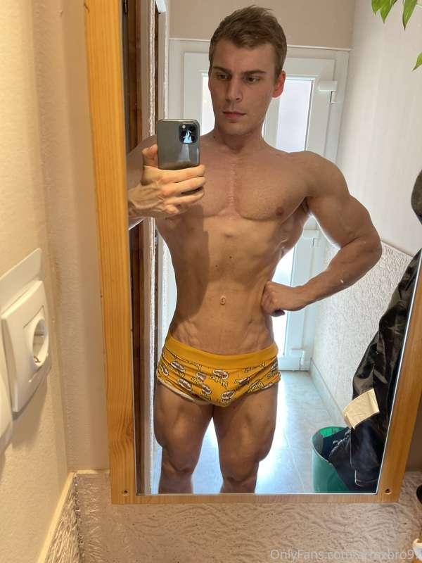 armzbro97 image #0