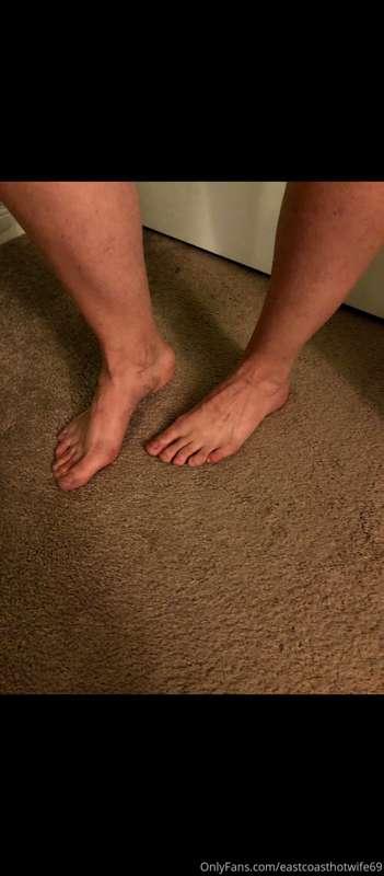 Attention to my foot fetish fellas, this one is for you! Enj..