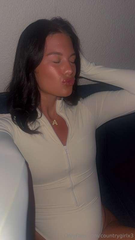 First tipper gets a naughty surprise in their DMs with a sur..