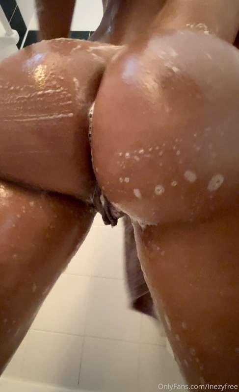 Cum watch me shower 💦 it got wet and wild 😈