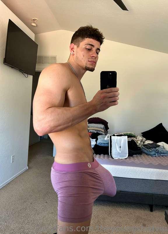 Happy Sunday… Tip me under this post if you would bow down😈