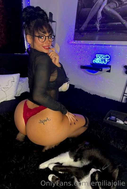 emiliajolie image #0