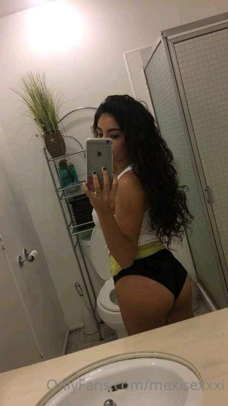 I’m back my sexy bitches for good let’s start making fun aga..