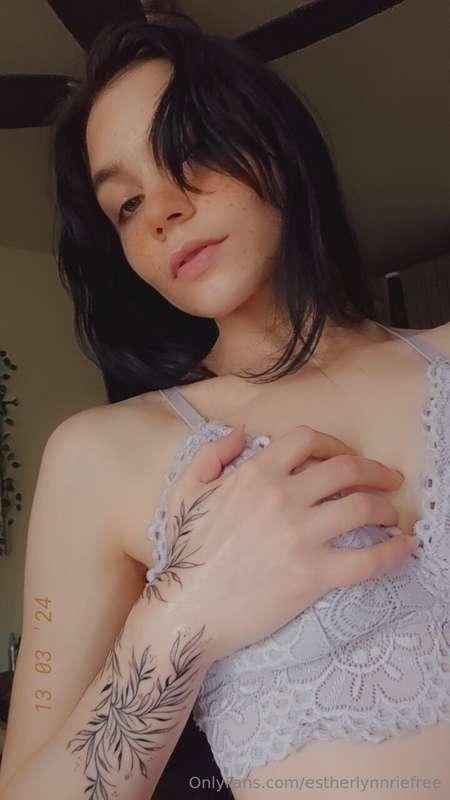 estherdollettefree image #0