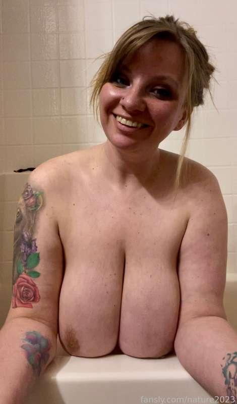 Cum and get dirty with me, then let’s help each other clean up 🫧🫧🫧

#fyp #naturedani #bath #wet #bigtits #bigboobs #natural #chubby #thick #pawg #pussy 