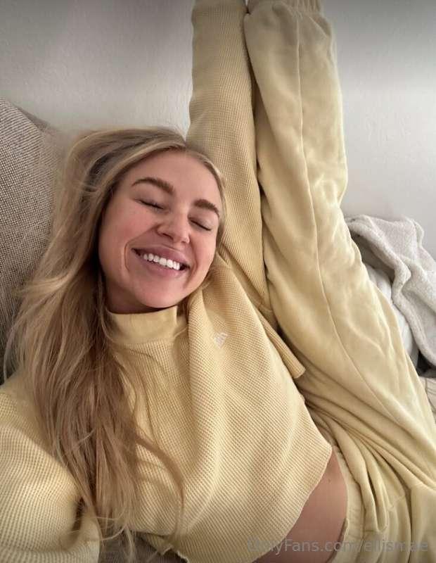 Morning vibes in yellow! Feeling positive and ready to take ..