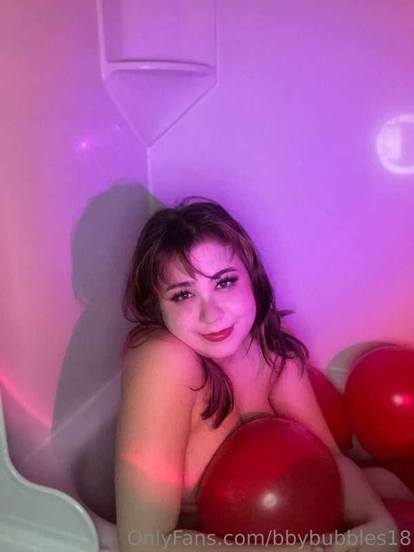 Bath time without the water and only balloons