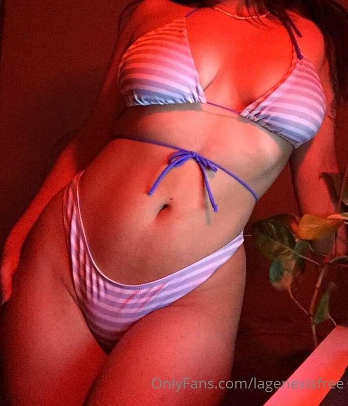 Do you like the color red? Send me a message 🥰