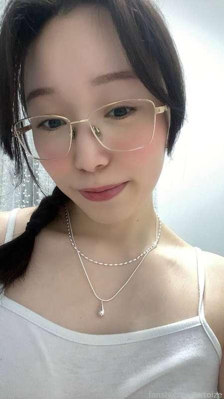 A little Wednesday pic for you 😘💛 



#fyp #selfie #life #gm #glasses #asian #cute #cutegirl #pretty #teen #sexy #sexting #videocall