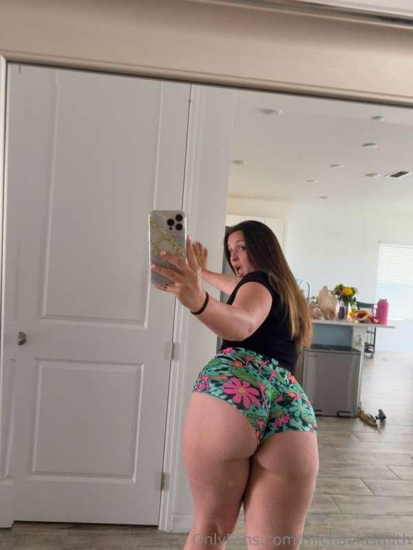 I'm sure I have your attention now. Send me a DM! 😍