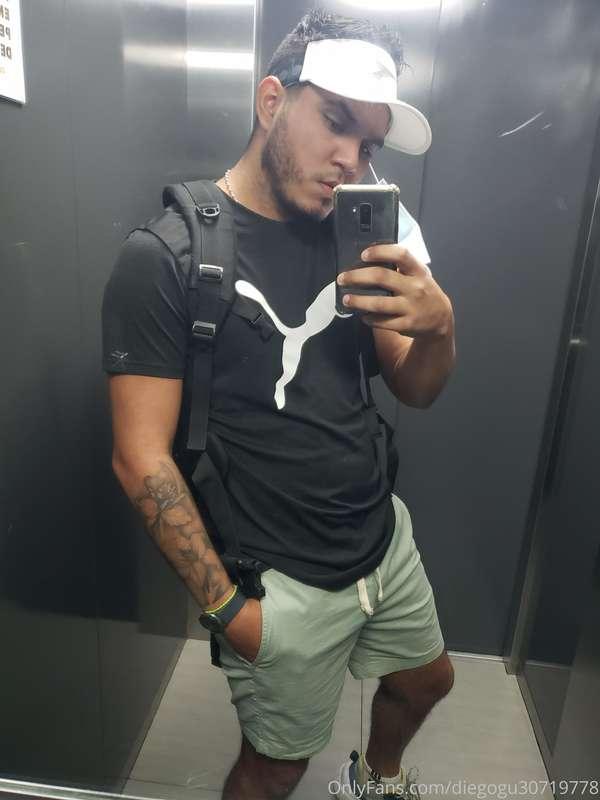 Saliendo a caminar y consegui un culito en el camino.... 🤪