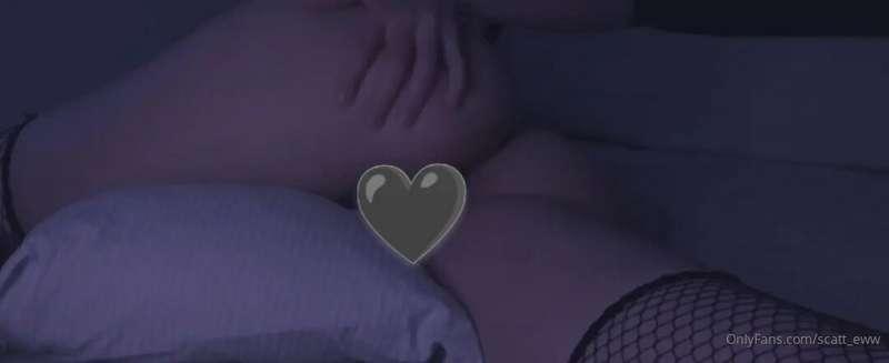 I wet my pillow 😏🖤