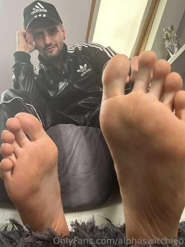 Soles all nice and ripe ready for your tongue😈😂🙇‍♂️