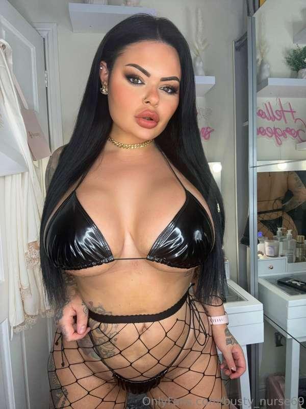 Fishnets and pvc are just 🤤