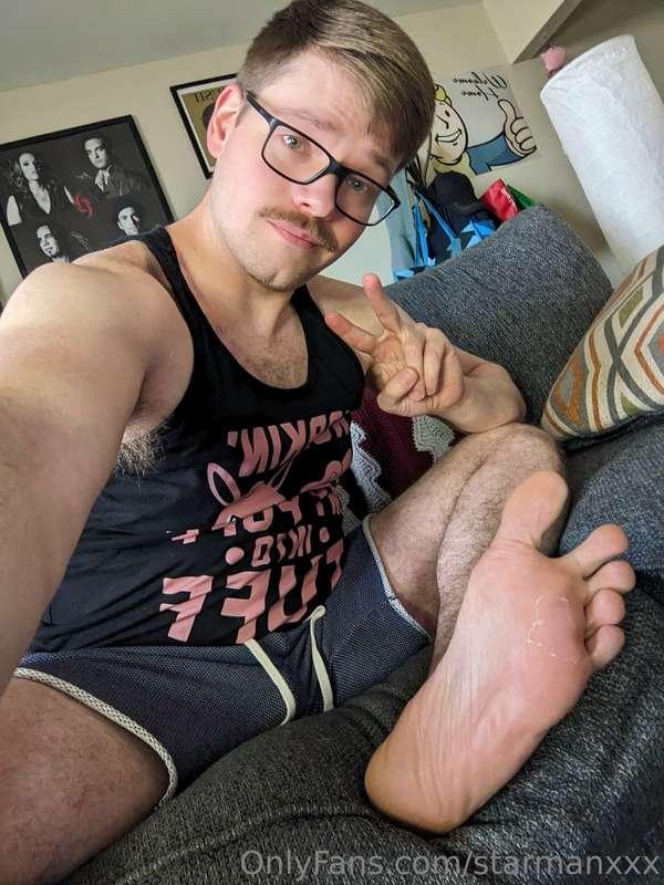 Foot Friday, how's it hanging?