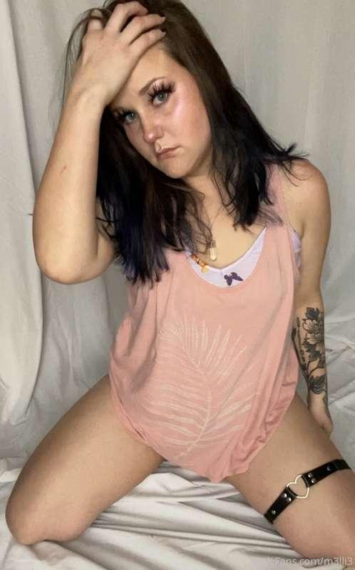 Who wants to see what I have underneath? 😏