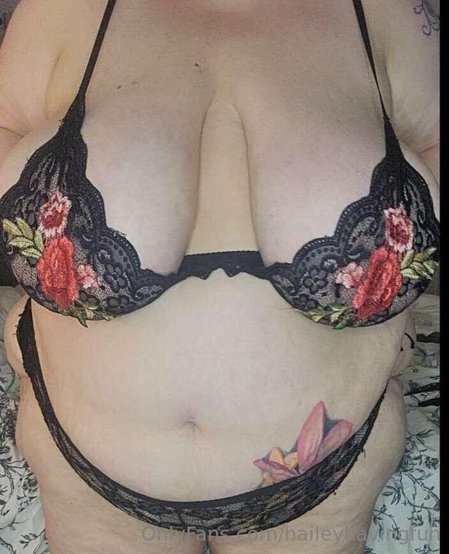 Size 5x and barely fits