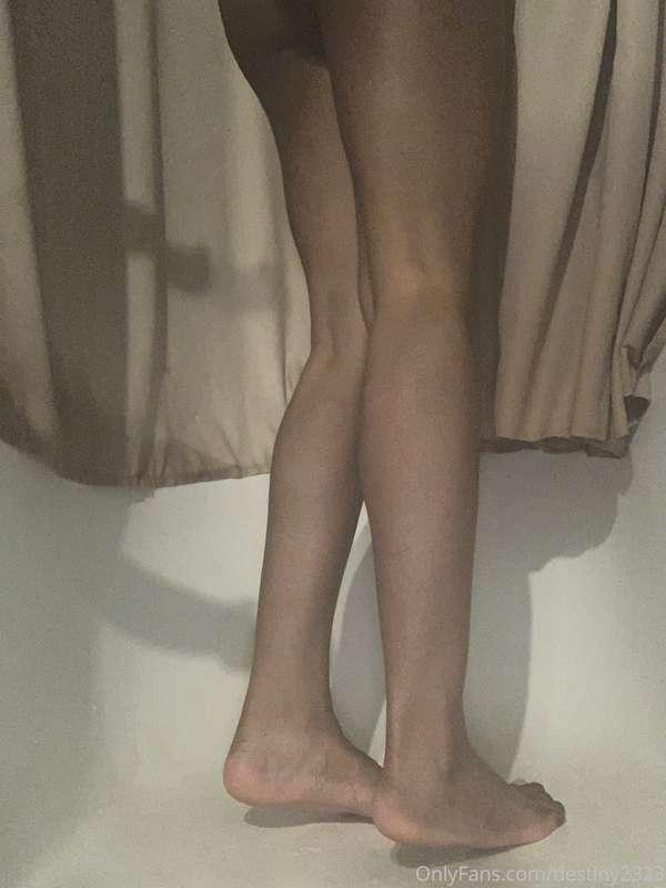 My legs look so weird in this lol