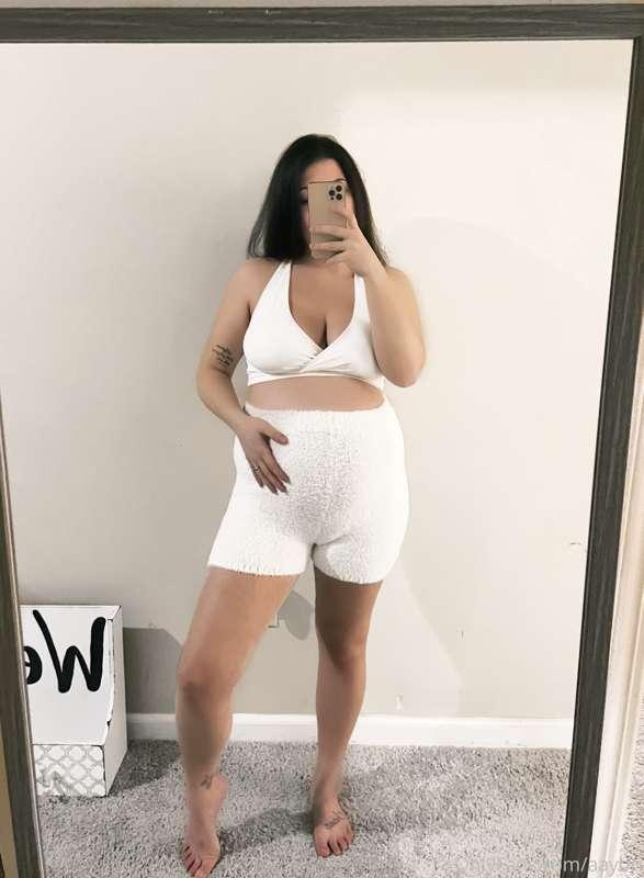 I need these shorts in every color 🤍😍