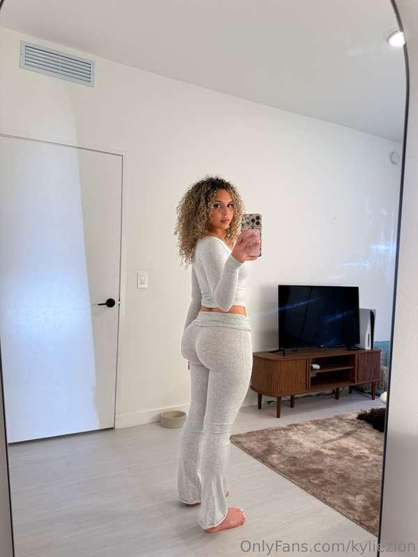 <3