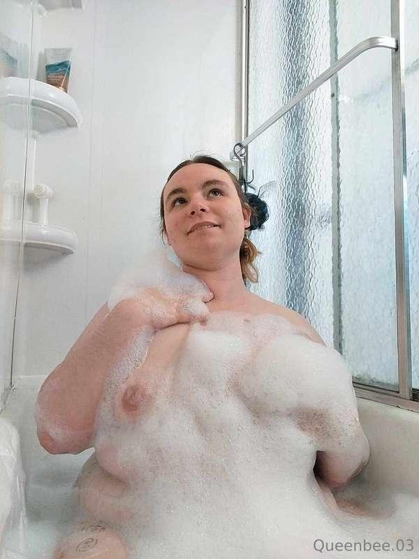 queenbee.03 image #0