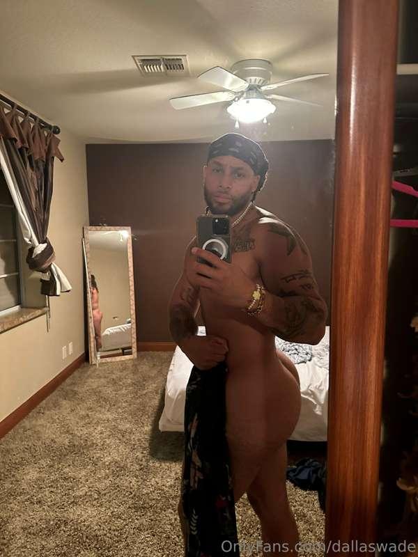 do I look hot in this shot?😈 DM me and let me know what you ..