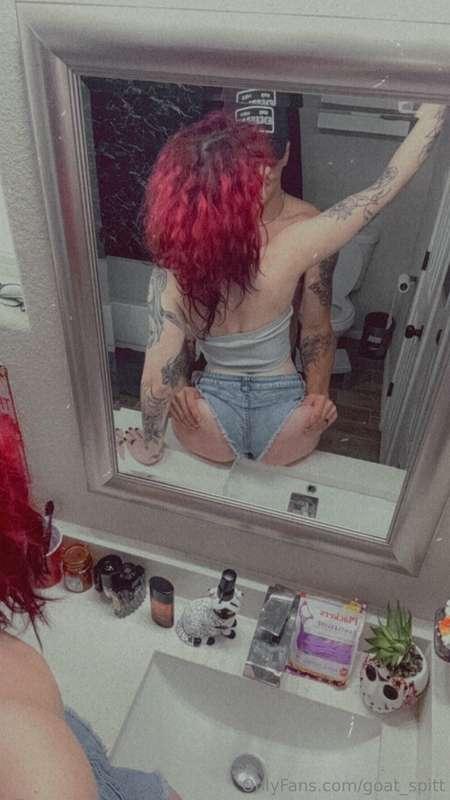 You like watching daddy pound this fat ass pussy?