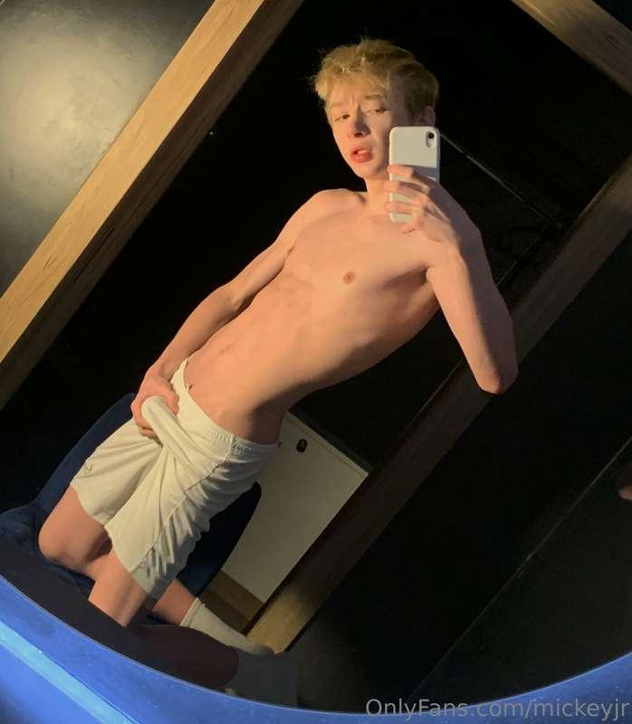 watch how my cock is jumping 👉