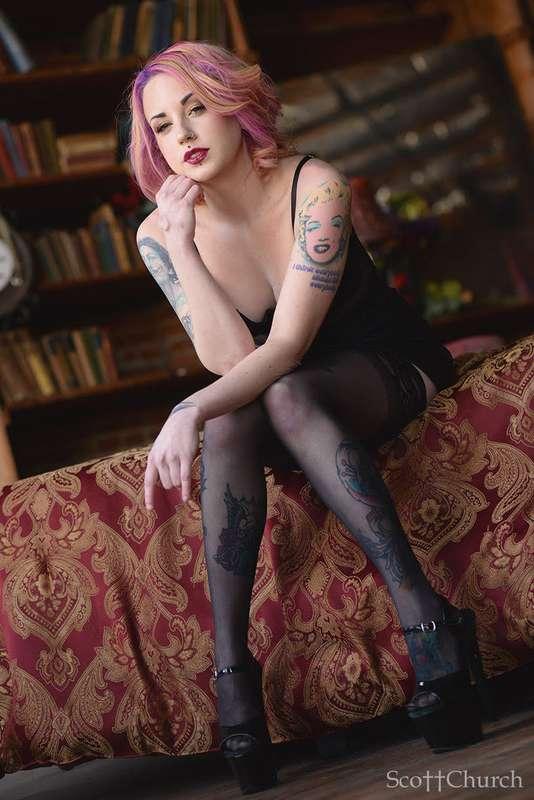 ladylazarusfree image #1