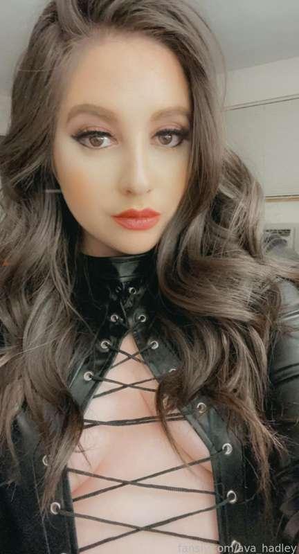 ava_hadley image #2