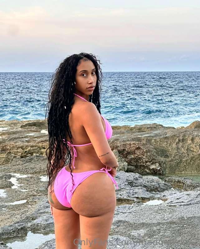 my sneaky link took nice photos of me... i need a vacay! whe..