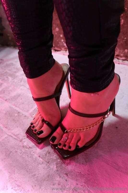 footsiegalore image #19