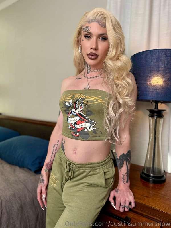 Lookin like vanilla and cigs! 