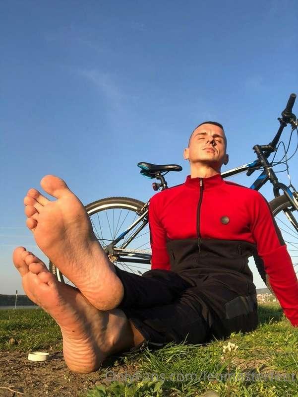 What a beautiful day 🤩 Nature🌿 Me And my magic feet 👣