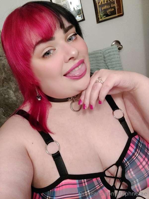 🌹 Explore the world of alternative girl @phoebegoth 🖤Custom ..